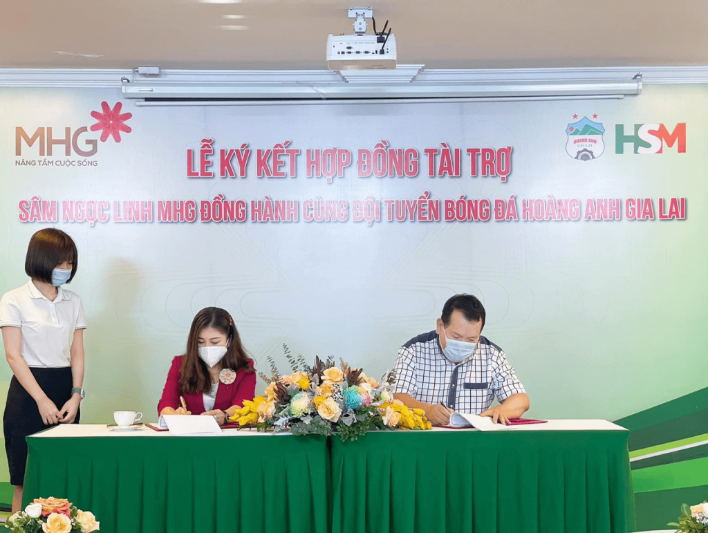 Lễ ký kết hợp đồng Sâm Ngọc Linh MHG tài trợ đồng hành cùng CLB HAGL mùa giải 2022